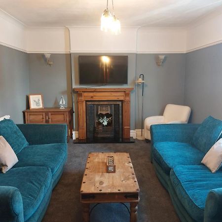 Llandudno Apartment, Quirky Pub With Tropical Beer Garden Bagian luar foto