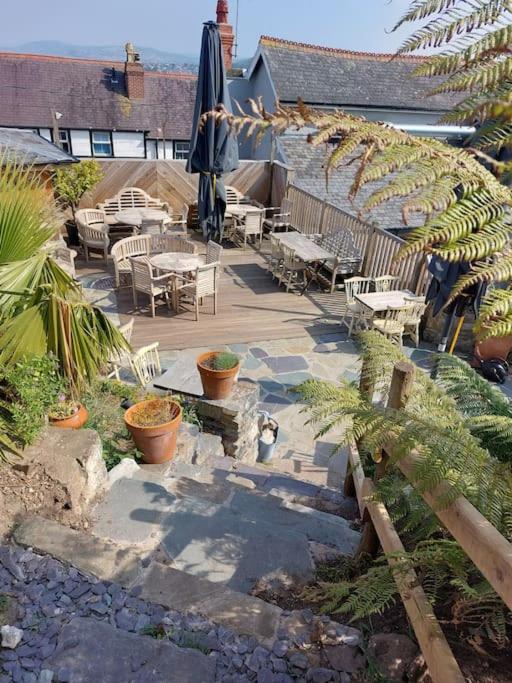 Llandudno Apartment, Quirky Pub With Tropical Beer Garden Bagian luar foto