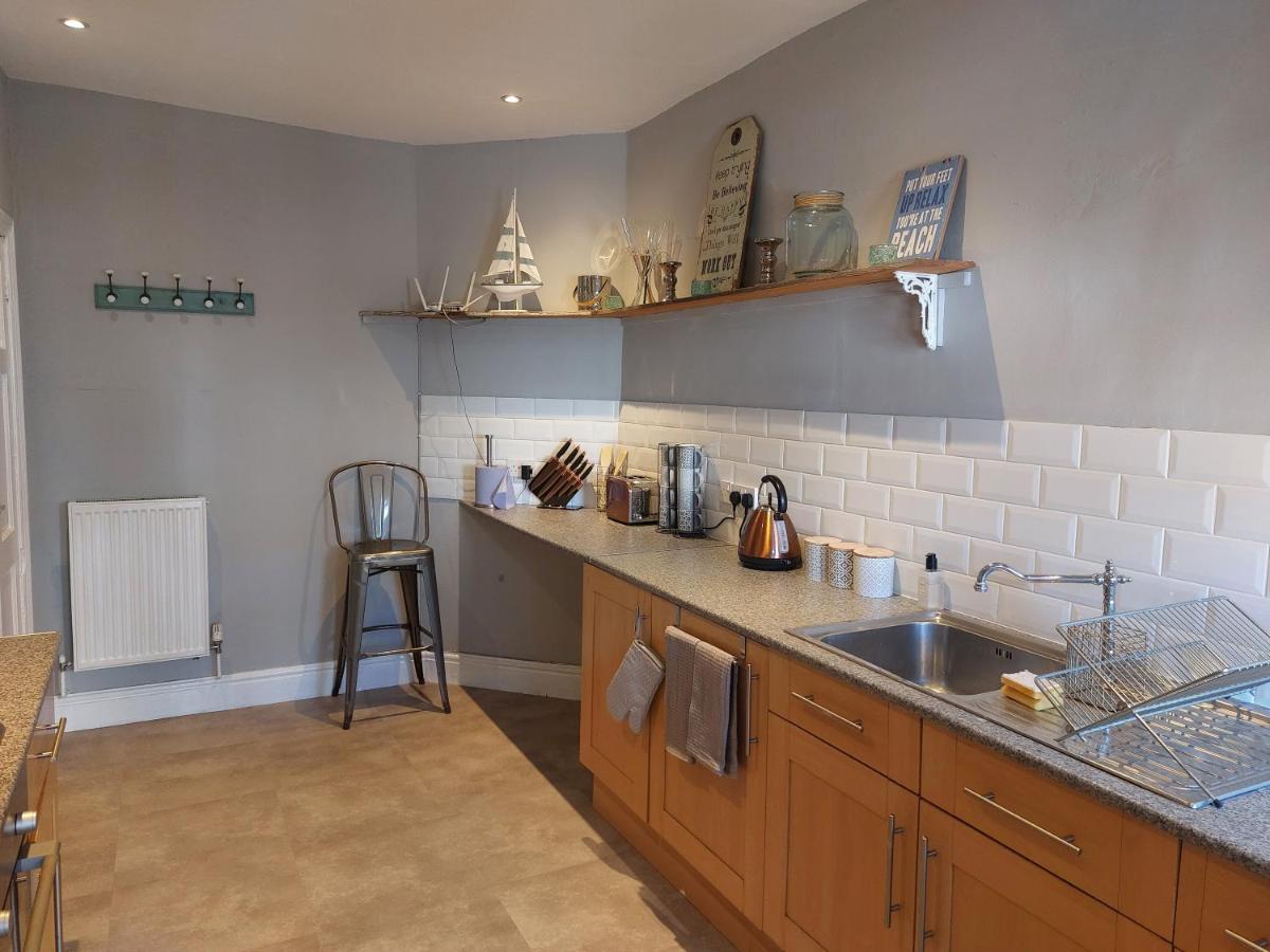 Llandudno Apartment, Quirky Pub With Tropical Beer Garden Bagian luar foto