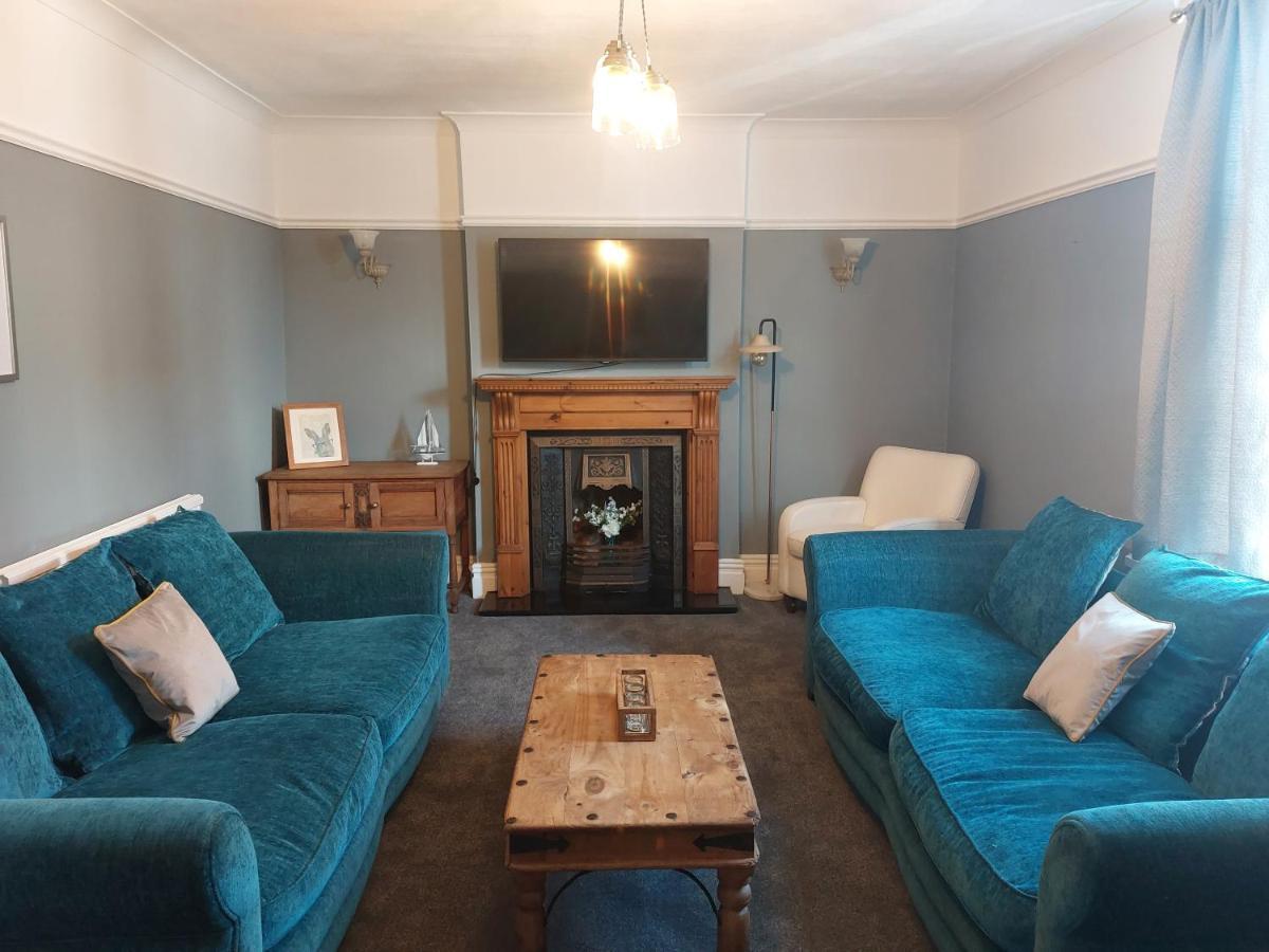 Llandudno Apartment, Quirky Pub With Tropical Beer Garden Bagian luar foto