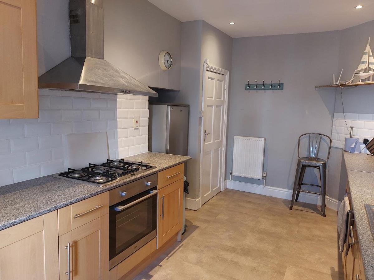 Llandudno Apartment, Quirky Pub With Tropical Beer Garden Bagian luar foto