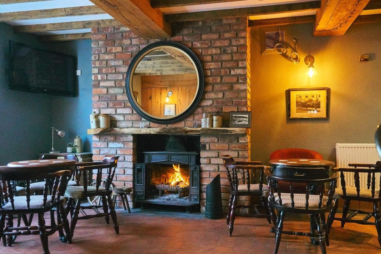 Llandudno Apartment, Quirky Pub With Tropical Beer Garden Bagian luar foto