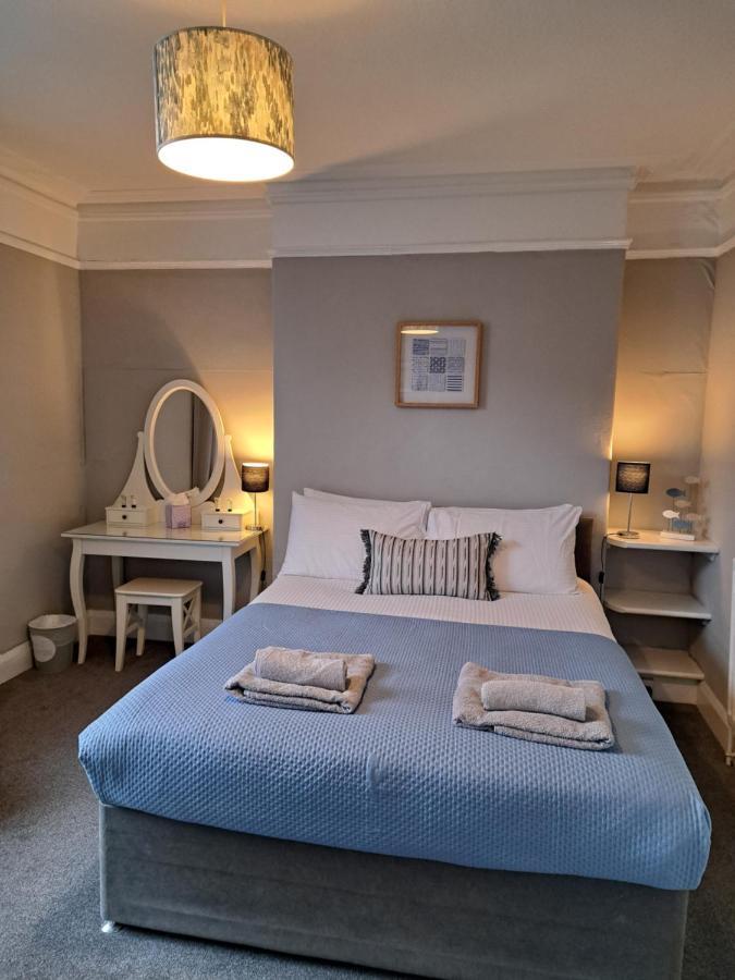 Llandudno Apartment, Quirky Pub With Tropical Beer Garden Bagian luar foto
