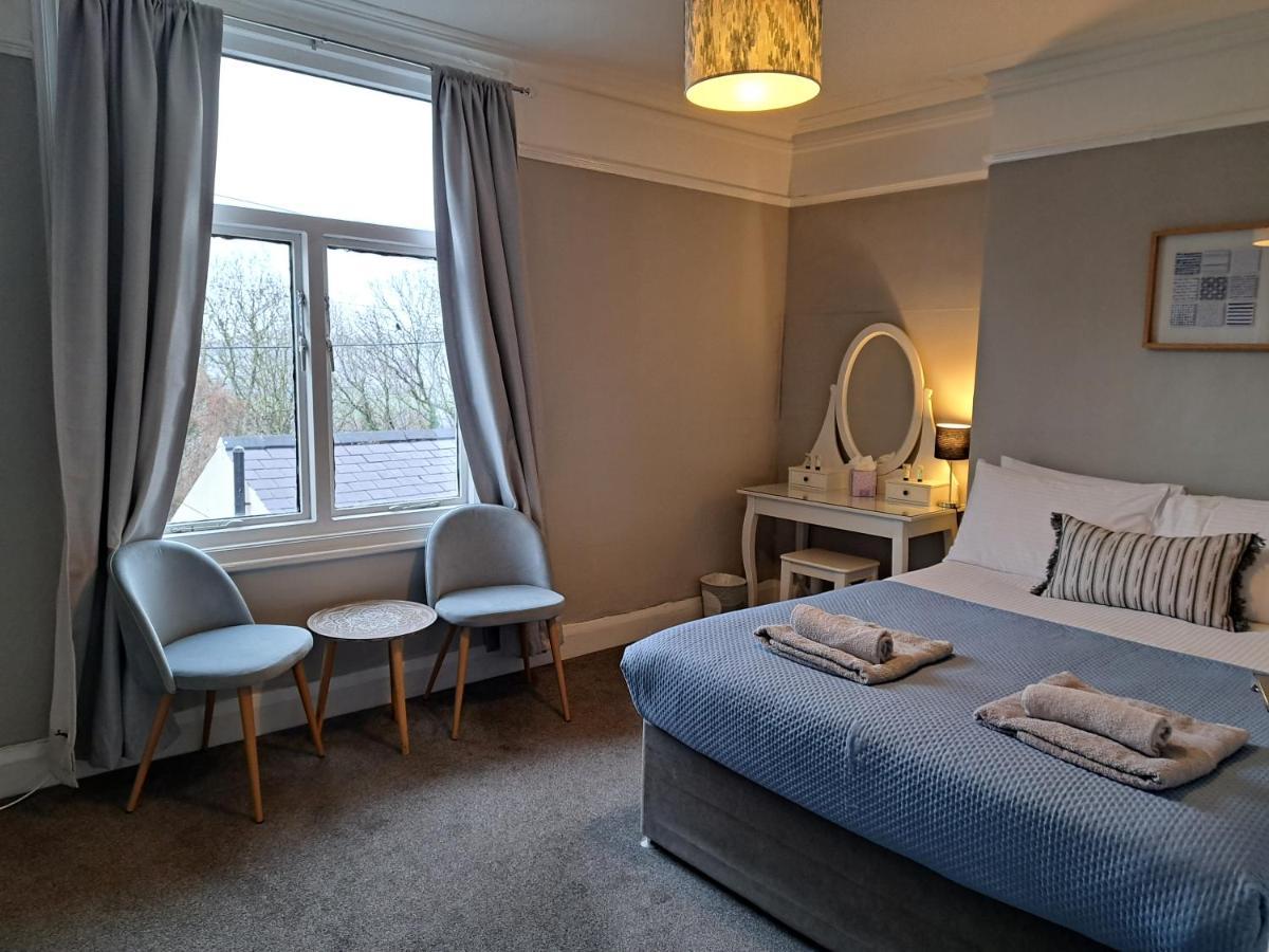 Llandudno Apartment, Quirky Pub With Tropical Beer Garden Bagian luar foto