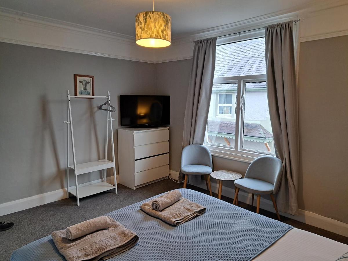 Llandudno Apartment, Quirky Pub With Tropical Beer Garden Bagian luar foto