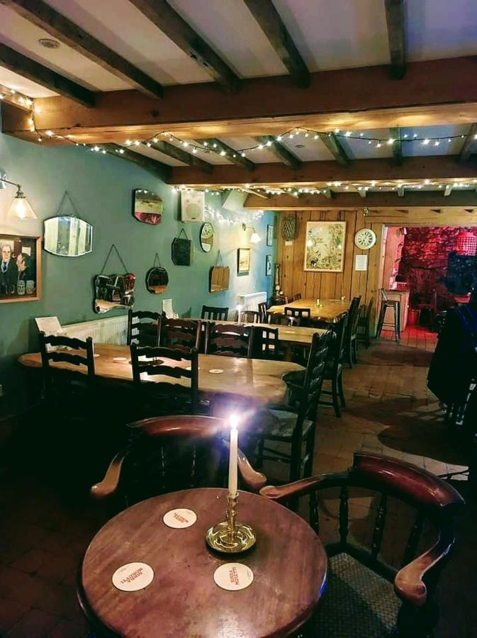Llandudno Apartment, Quirky Pub With Tropical Beer Garden Bagian luar foto