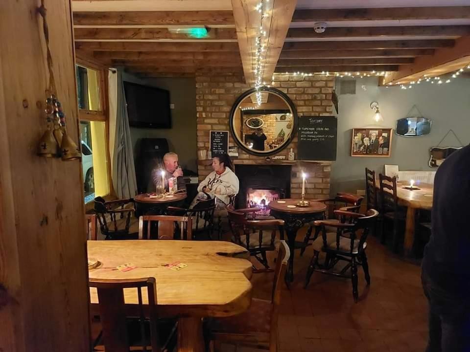 Llandudno Apartment, Quirky Pub With Tropical Beer Garden Bagian luar foto