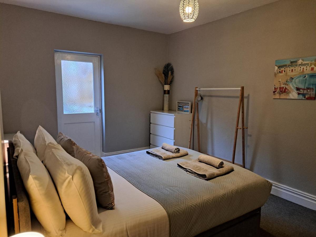 Llandudno Apartment, Quirky Pub With Tropical Beer Garden Bagian luar foto